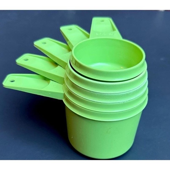 Vintage Tupperware 1970s Candy Apple Green Measuring Cups Set Of 5 - Picture 1 of 3